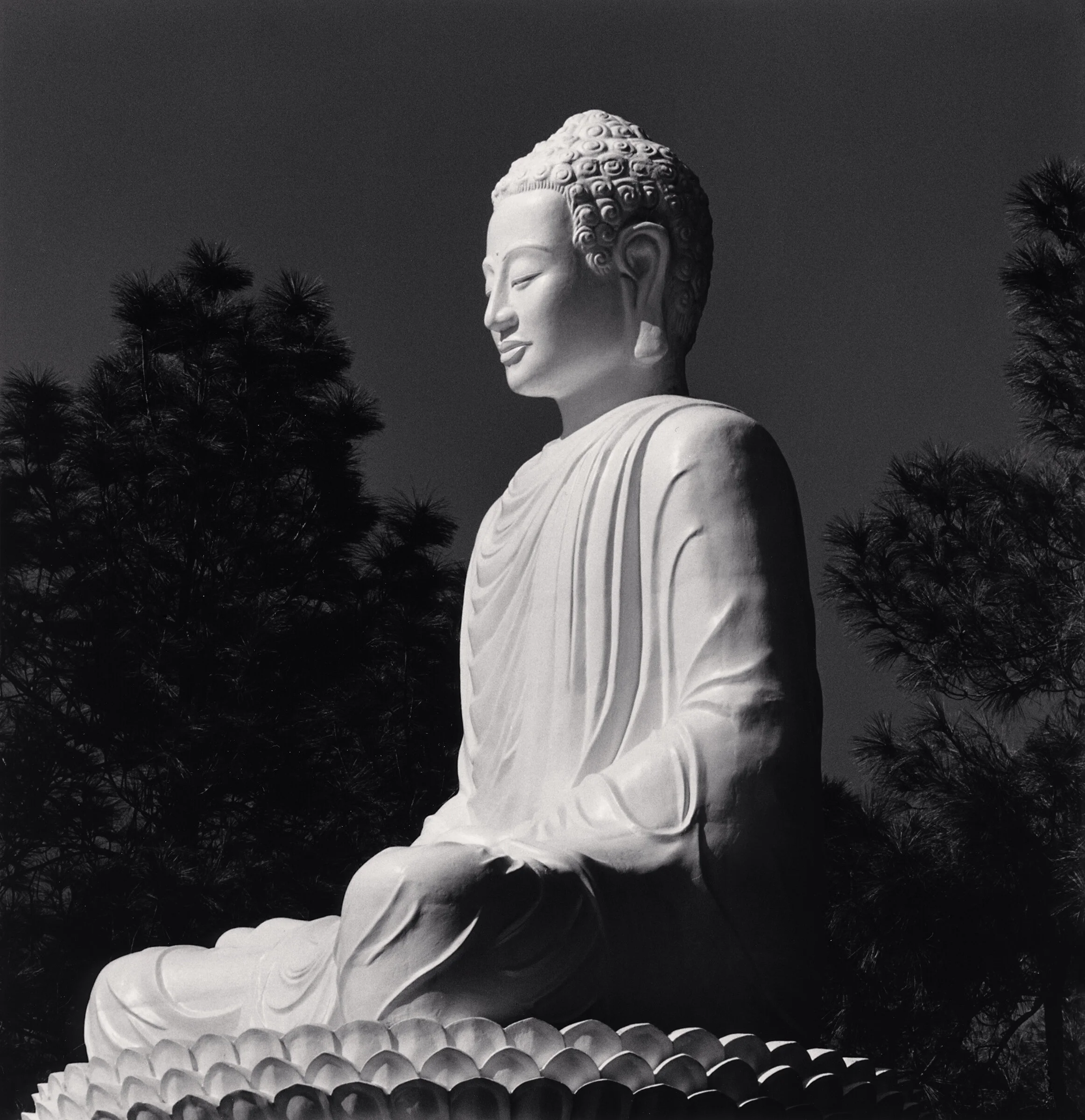 Michael Kenna Buddha マイケルケンナ 写真集 ブッダ Michael Kenna's Buddha: A Spiritual Photography Guide — Musée Magazine
